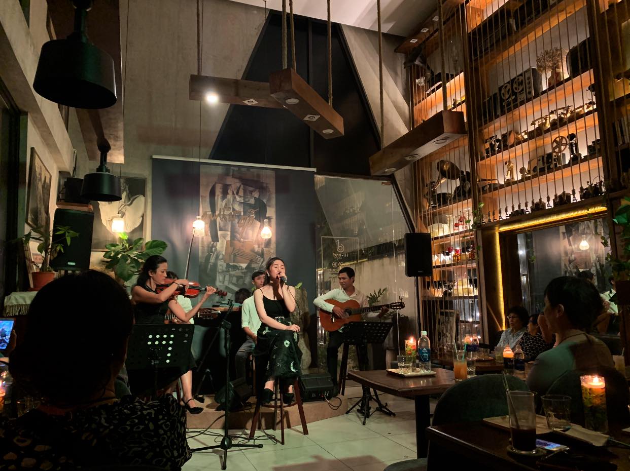 Phòng Trà Lãng Mạn Sài Gòn